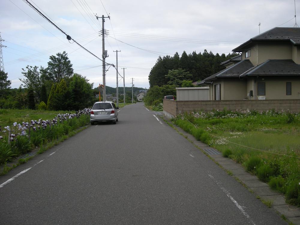 Local photos, including front road. North 6m road