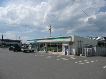 Convenience store. 300m to FamilyMart Shirakawa Nakata store (convenience store)