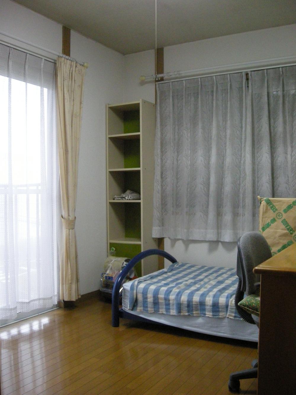 Non-living room. It is the second floor of the Interoceanic. 