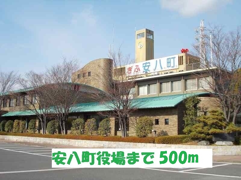 Government office. 500m to Anpachi office (government office)