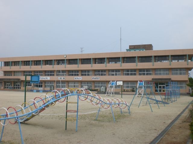 Primary school. Municipal Minamihirano up to elementary school (elementary school) 740m
