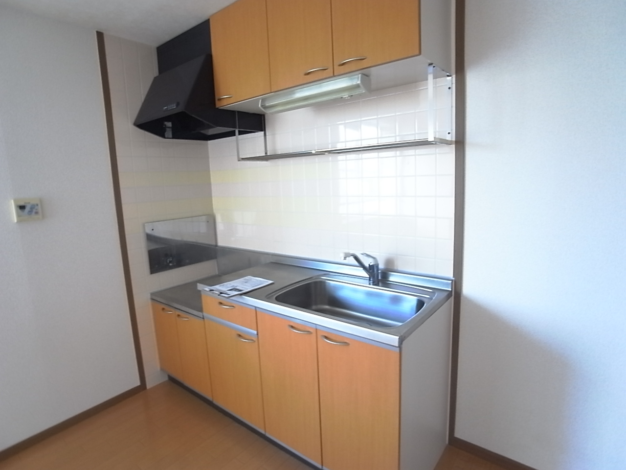 Kitchen. It is a dish also Hakadori likely in a clean kitchen ^^