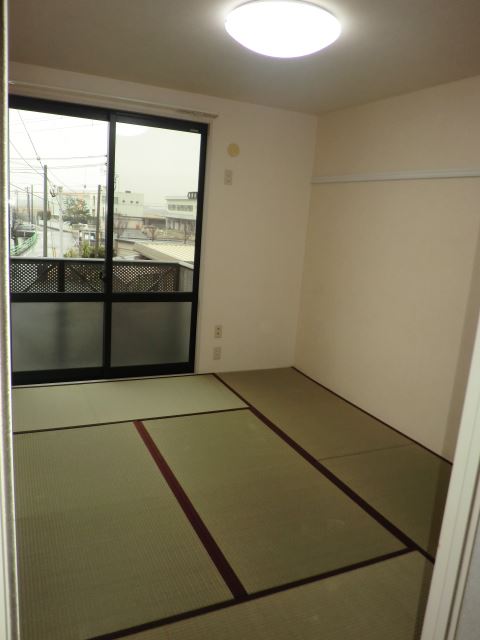 Living and room. You will relax after all the Japanese-style room. 