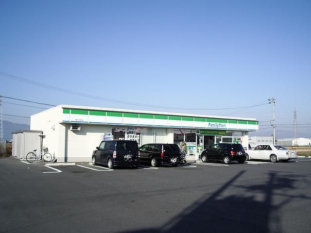 Convenience store. 3100m to Family Mart (convenience store)