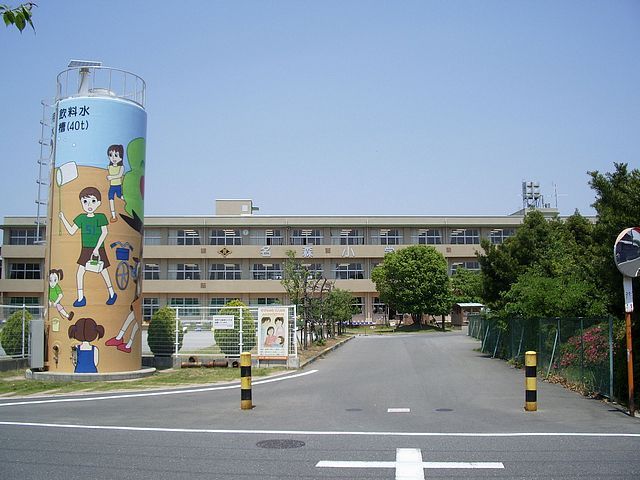 Primary school. Municipal name 2400m forest until the elementary school (elementary school)