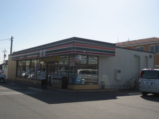 Convenience store. 540m to Seven-Eleven (convenience store)