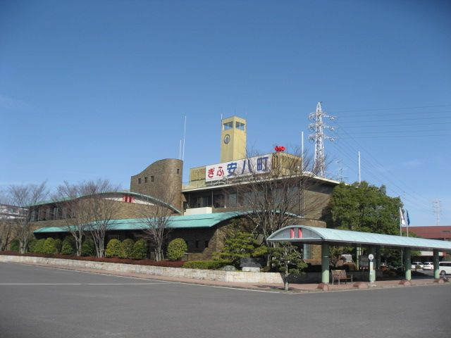 Government office. 1300m until Anpachi office (government office)