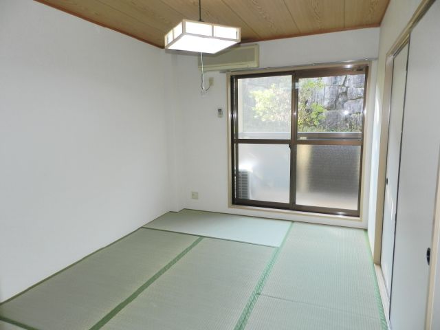 Living and room. Lighting in Japanese-style room ・ It marked with air conditioning