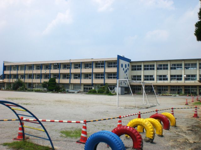 Primary school. Municipal Miyashiro up to elementary school (elementary school) 1200m