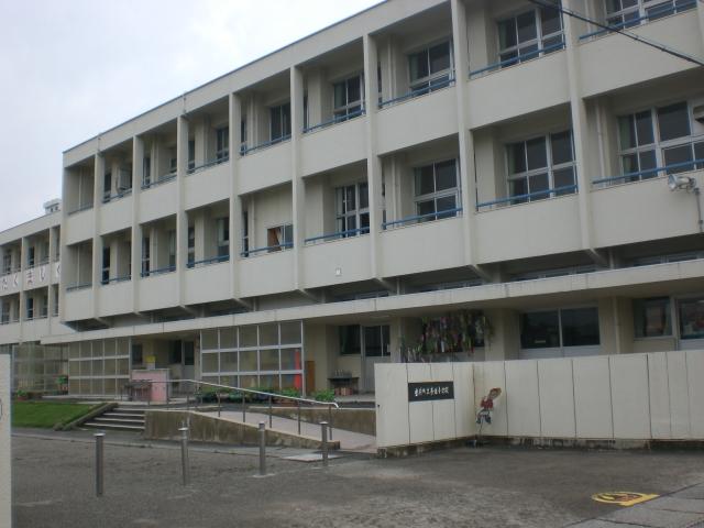 Primary school. Tarui Municipal pressed to elementary school 1147m