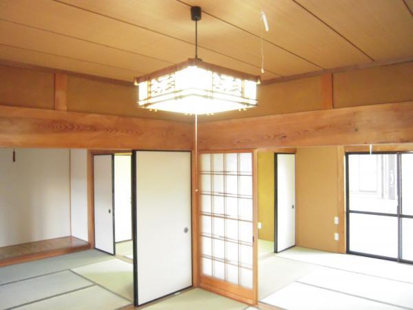 Non-living room. Tatami all was Omotegae. Shoji sliding door is also re-covered settled! Day is also good.