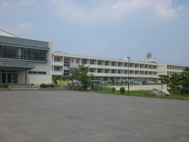 Primary school. Municipal pressed until the elementary school (elementary school) 1400m