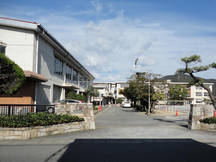 Primary school. Nagara until elementary school 620m