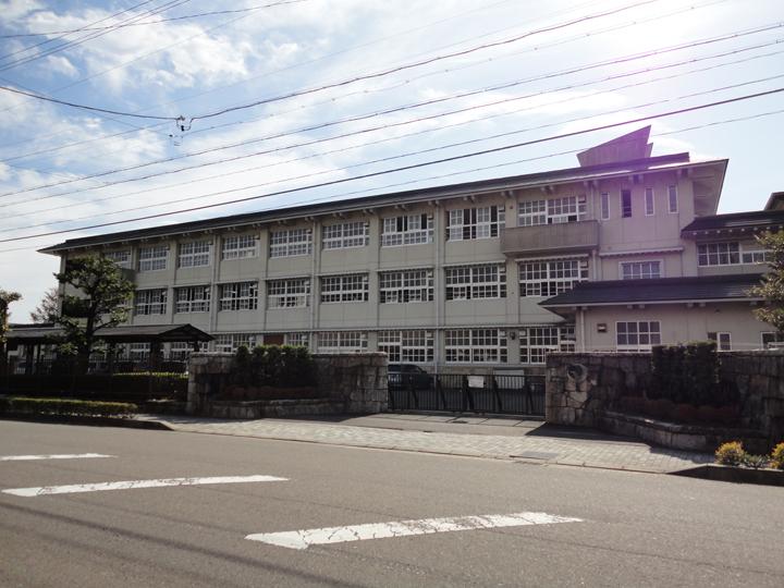 Junior high school. East Nagara until junior high school 550m