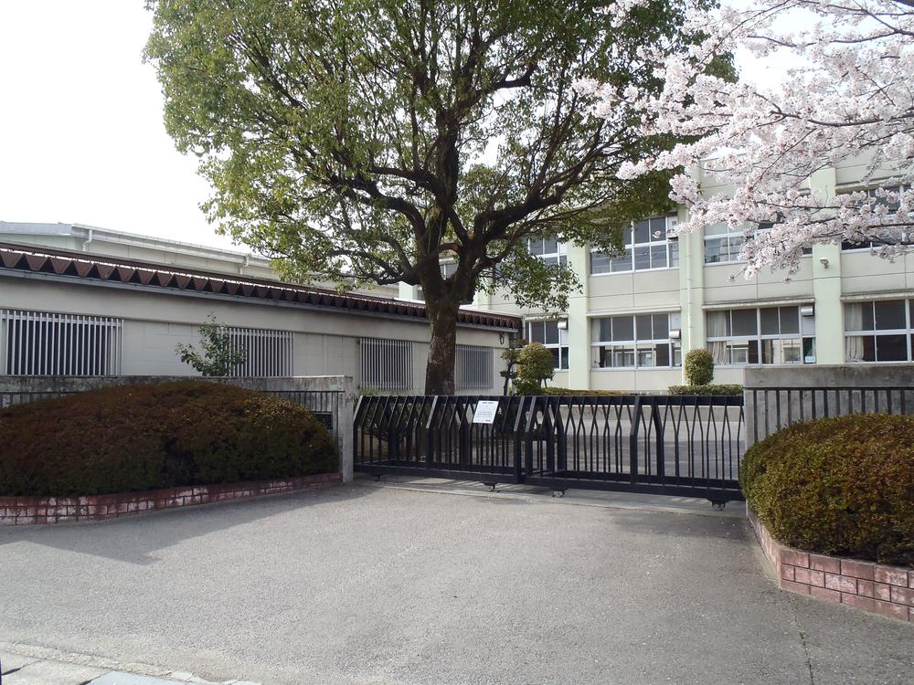 Primary school. Until Hino Elementary School 1700m 5