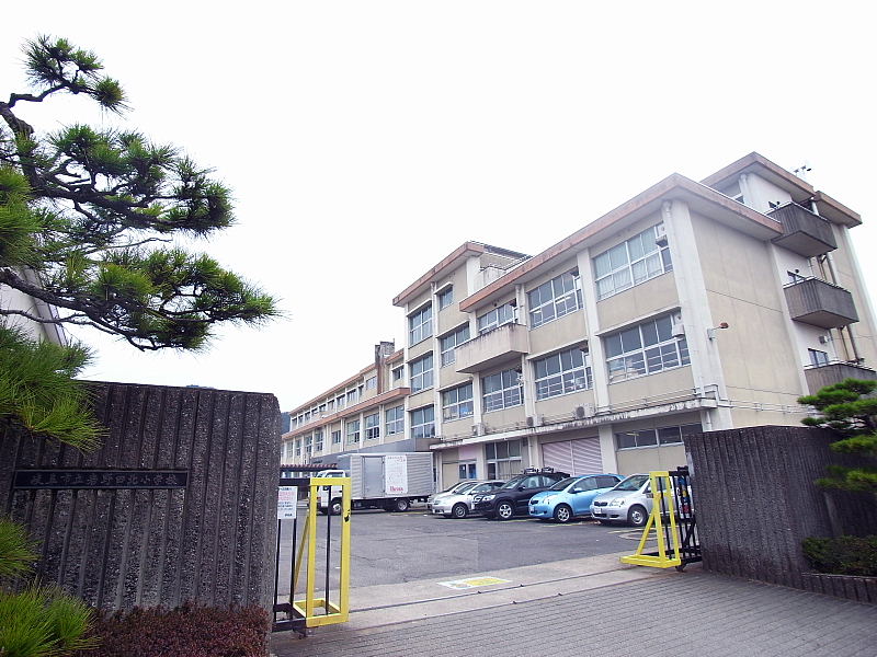 Primary school. Iwano Takita 500m to elementary school (elementary school)