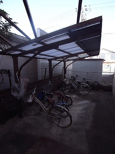 Other common areas. Bicycle parking is assured that difficult to see from the table