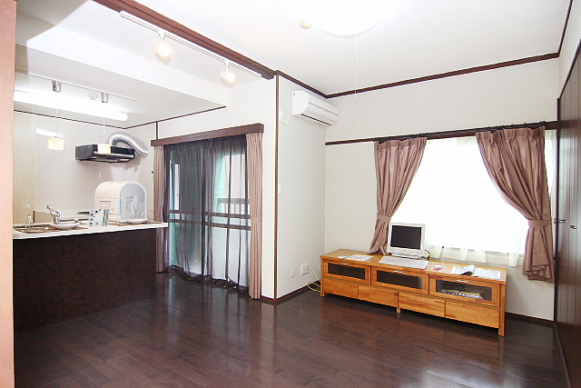Living and room. Occupancy cost in brokerage fees are about 15 ~ 160,000 yen