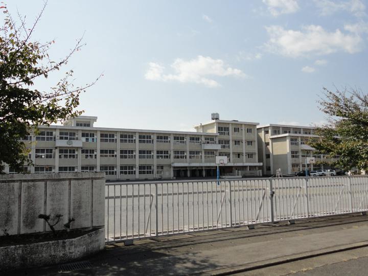 Junior high school. Yonan 950m until junior high school