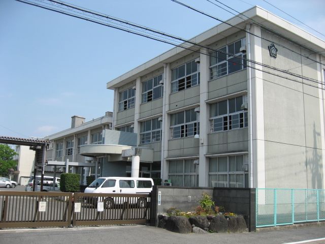 Primary school. Municipal GoWataru up to elementary school (elementary school) 1500m