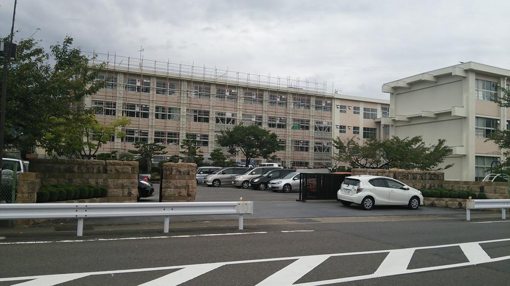 Primary school. Nagarahigashi elementary school