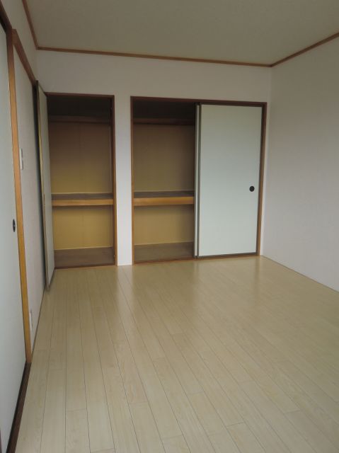 Living and room. It has been changed to a Western-style room. 