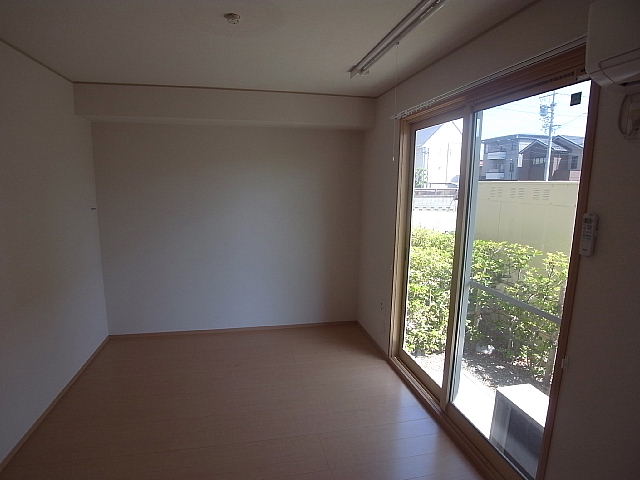 Living and room. The 1F, There is a private garden! ! 