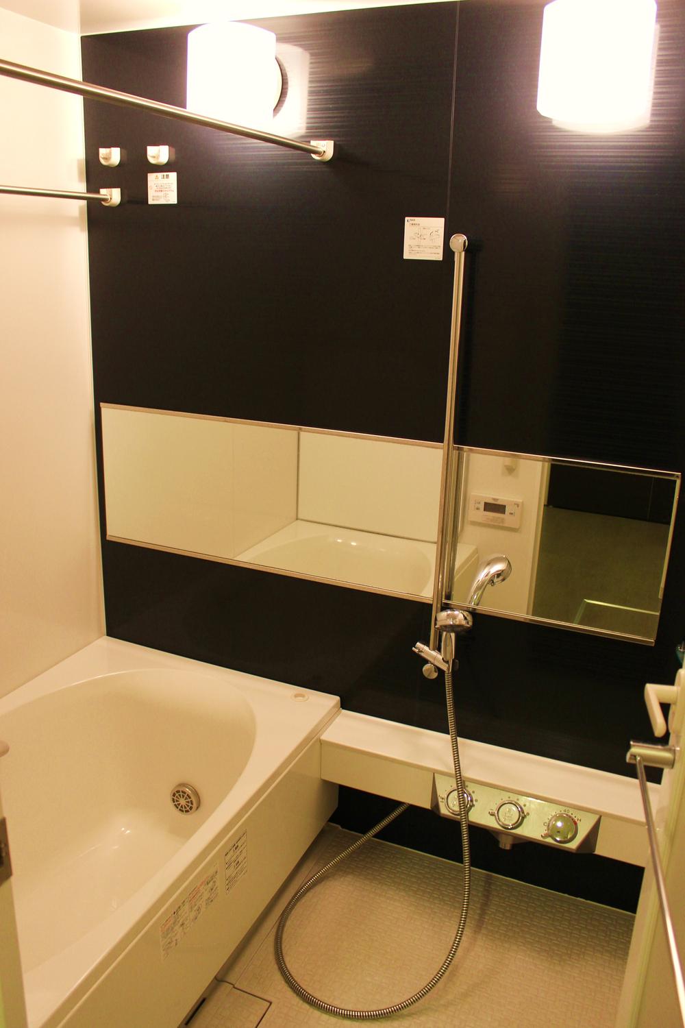 Bathroom. Bathroom with bathroom heating dryer, Reheating ・ Full Otobasu the hot water filling can be automatically