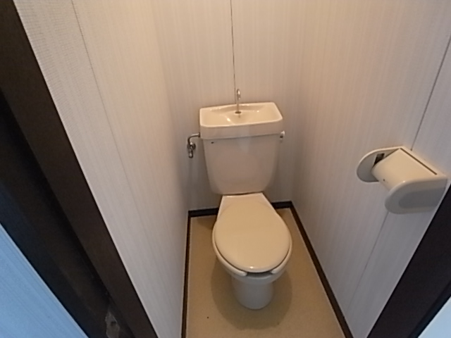 Toilet. Popular bus ・ Restroom ☆ 