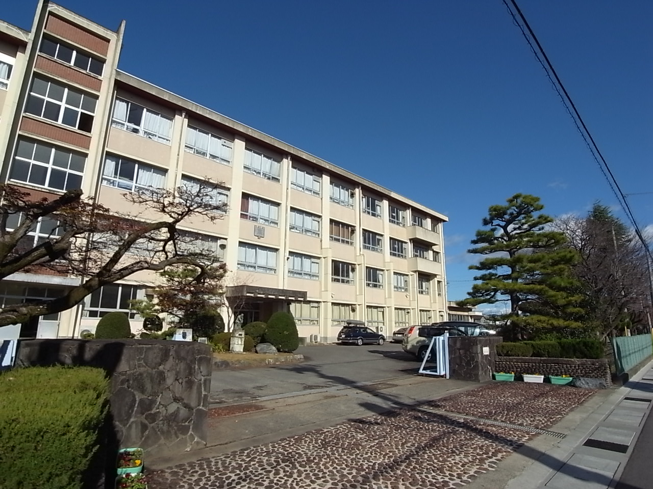 Junior high school. 494m to Gifu Municipal Honjo junior high school (junior high school)