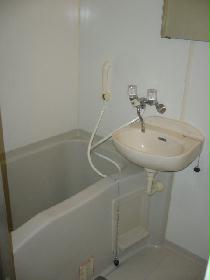 Bath. Convenient Tsuite also wash basin ☆ 