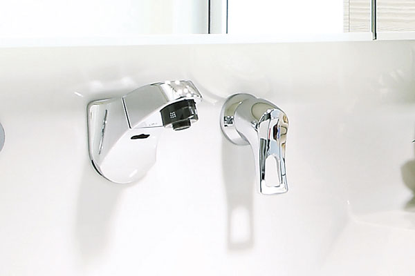 Bathing-wash room.  [A wall faucet] Water is unbearable not to the root portion of the faucet, Difficult dirt, It is sanitary. Also firmly guard integrally molded of counter water wings to the back (same specifications)