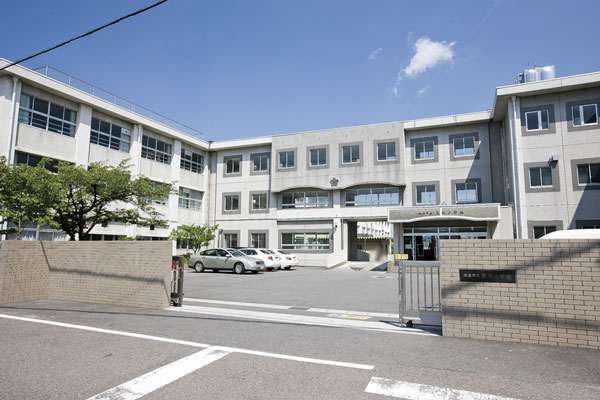 Surrounding environment. Akanabe Elementary School (7 min walk ・ About 550m)