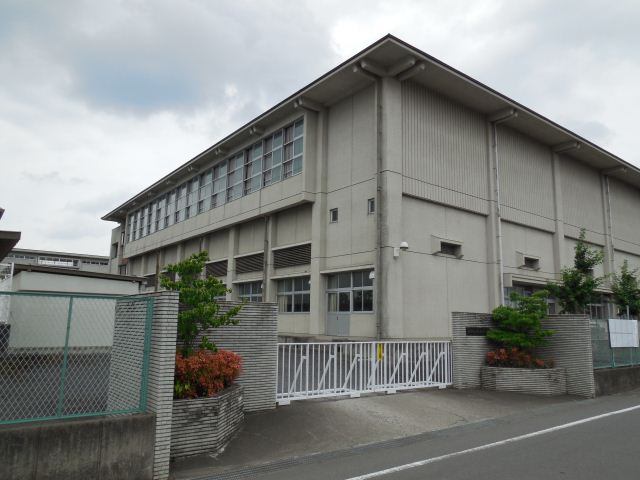 Junior high school. 1200m until the Municipal length Moriminami junior high school (junior high school)