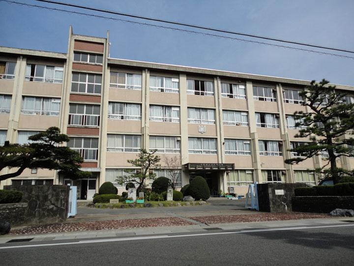 Junior high school. Municipal Honjo 1800m until junior high school