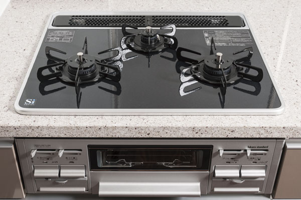 Kitchen.  [Glass coat top stove] 3-neck gas stove with a beautiful grill to look if there is a gloss. Because the glass coat top, Dirt fell easy it is easy to clean (same specifications)