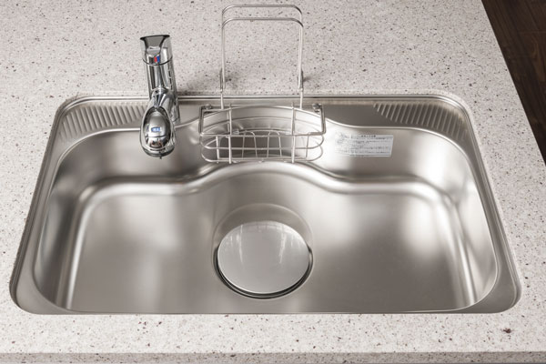 Kitchen.  [Wide type silent sink] Wide sink washable well as large pot easier. Equipped with a damping material on the back side, It is silent type to suppress such as water splashing sound (same specifications)