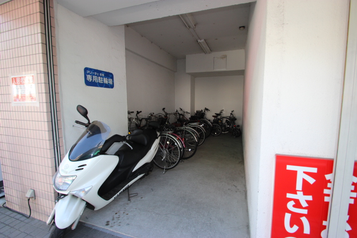 Other common areas. Bicycle parking is also equipped! 