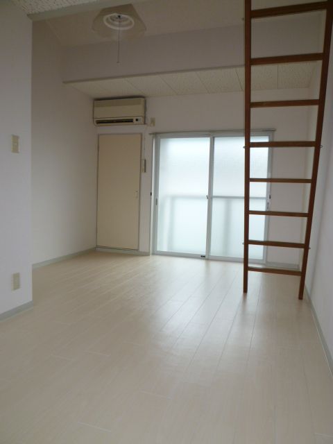 Other room space. The second floor of 10 quires of room. Two groups eyes of air conditioning. 