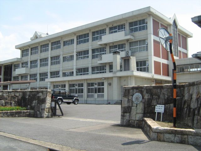 Junior high school. Municipal Nagara until junior high school (junior high school) 1900m