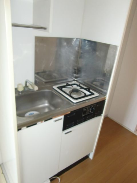 Kitchen. 1-burner stove