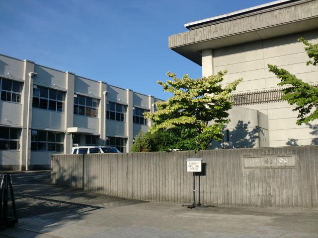 Junior high school. Aoyama Junior High School
