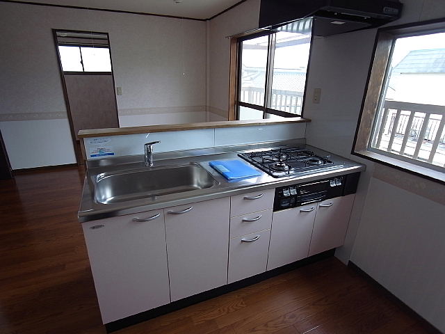 Kitchen. Bright there is also a window kitchen ☆ 