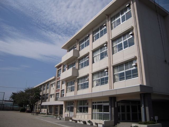 Primary school. Municipal Noritake up to elementary school (elementary school) 1200m