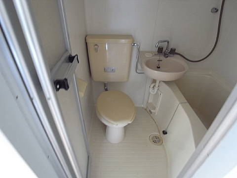 Toilet. Compact in at three points! 