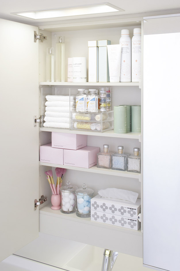 Bathing-wash room.  [Three-sided mirror back storage] Help organize the toiletries and cosmetics, Depth the box also fit of cotton or tissue have been reserved (same specifications)