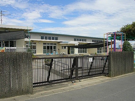 kindergarten ・ Nursery. Hikie nursery school (kindergarten ・ 2600m to the nursery)
