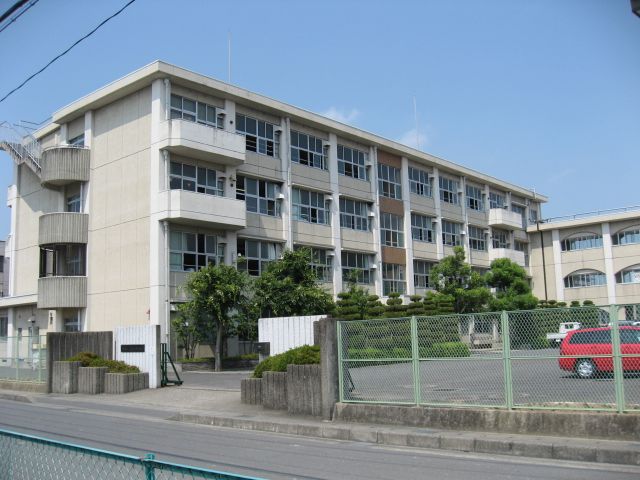 Junior high school. 820m up to municipal Gifu west junior high school (junior high school)