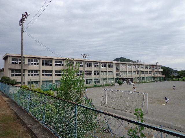 Primary school. Aikawa elementary school