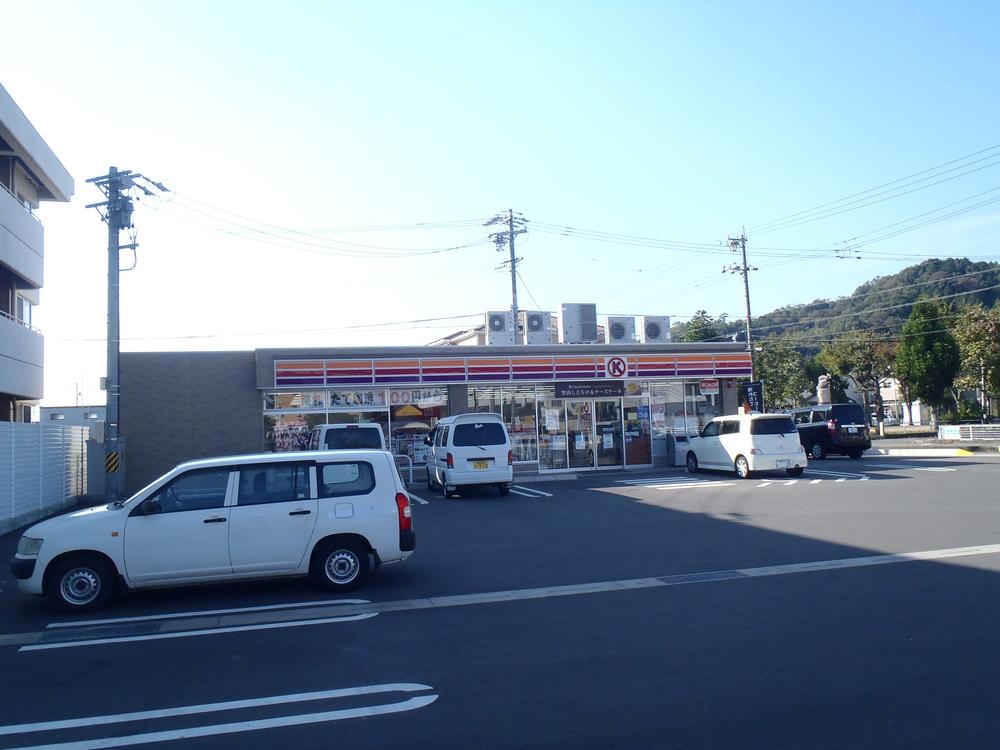 Convenience store. 350m to Circle K